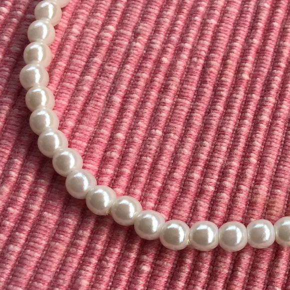 New White Satin Faux Pearl Bracelet Gold Tone Clasp by Richelieu  - Picture 7 of 9